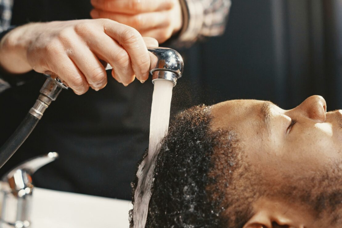coiffure-inspiration-cheveu-crepu-boucle-hydratation-sante-eau