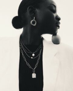 coiffure-inspiration-cheveu-crepu-boucle-chignon-bun