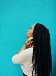 coiffure-inspiration-cheveu-crepu-boucle-vanille-twist-locs