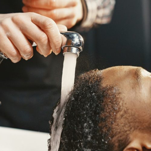 coiffure-inspiration-cheveu-crepu-boucle-hydratation-sante-eau