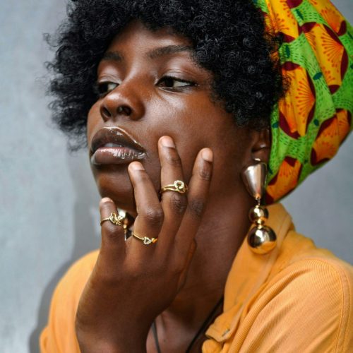 coiffure-inspiration-cheveu-crepu-boucle-foulard-satin